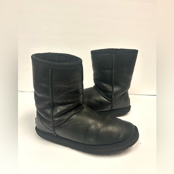 Ugg Boots Women 6 Black Leather Triana Seaweed Perforated Insulated Winter Snow - Picture 8 of 12